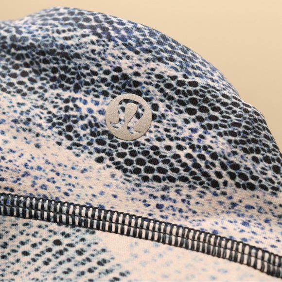 Lululemon Invigorate Racerback Sports Bra Size 6 - Picture 5 of 8